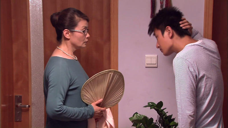 .My.Mom.and.My.Mother-in-Law.2011.E02.WEB-DL.4k.H265.AAC-HDSWEB.mp4_.png