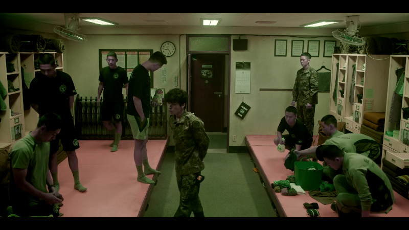 D.P.S01E02.Daydream.2160p.NF.WEB-DL.DDP5.1.DV.HEVC-XEBEC.mkv_1673362102168.png