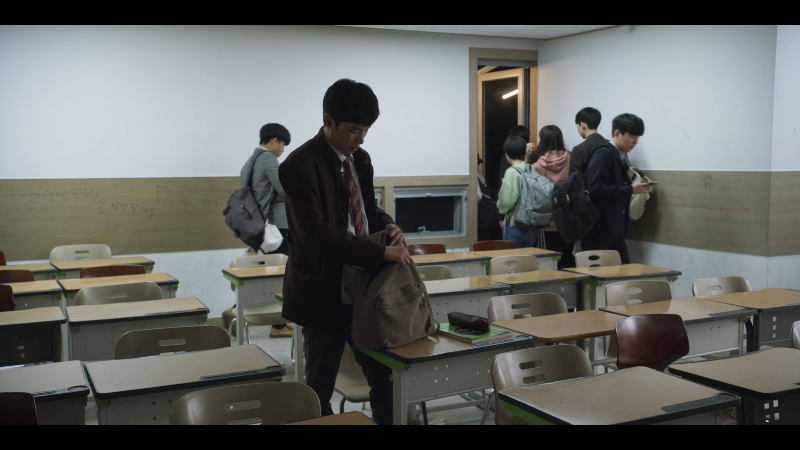 Extracurricular.S01E01.2020.NF.WEB-DL.2160p.HEVC.DDP-Xiaomi.mkv_1687796683520.png